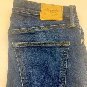 Abercrombie and Fitch blue jeans slim straight 30x32
